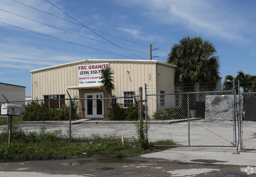 More Photos Of 3205 Hanson St, Fort Myers Warehouse For Lease