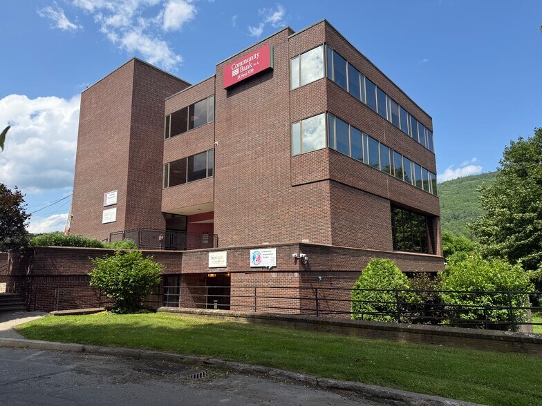 Primary Photo Of 201 Main st, Brattleboro Medical For Sale