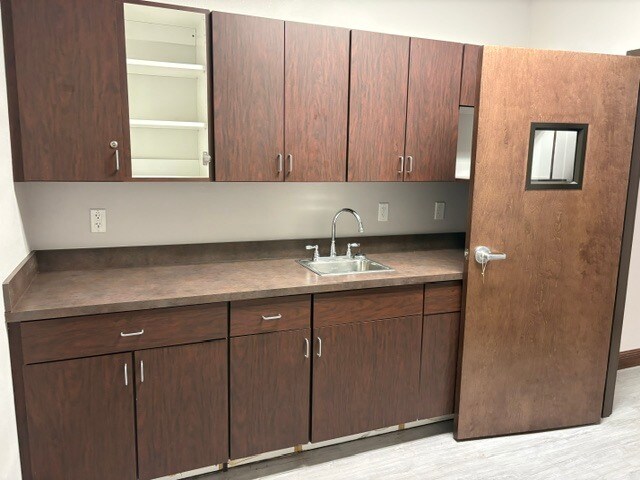 More Photos Of 845 Oakley Seaver Dr, Clermont Office For Lease