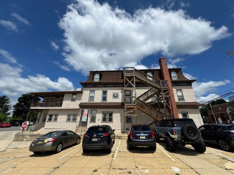 More Photos Of 8 N Broadway, Pitman Medical For Lease