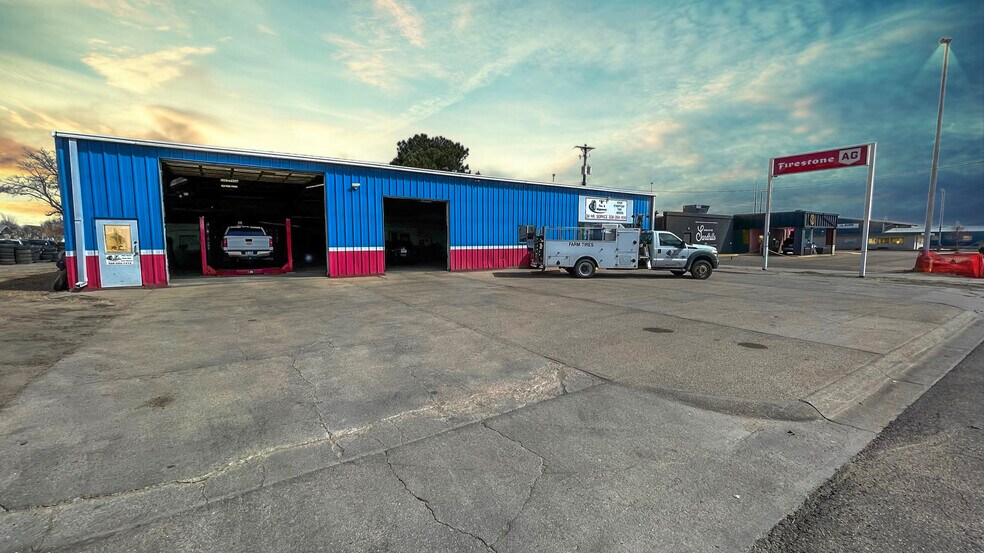 Primary Photo Of 115 E E St, Ogallala Auto Repair For Sale