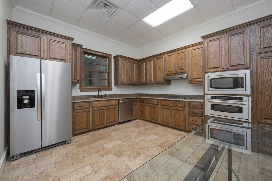 More Photos Of 2461 Tower Dr, Monroe Office For Lease