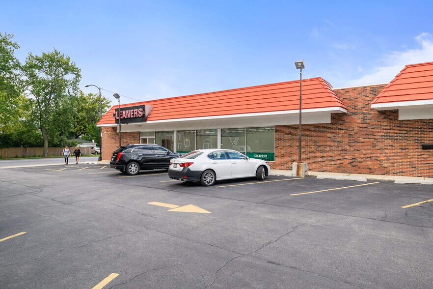 More Photos Of 7642-7650 W Touhy Ave, Chicago Storefront Retail Office For Lease