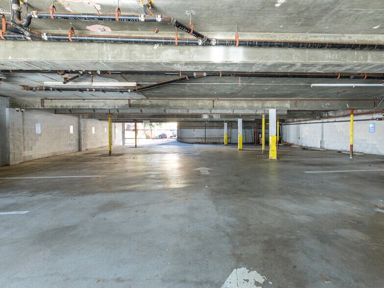 More Photos Of 4005 Highland Ave, Manhattan Beach Storefront Retail Office For Lease