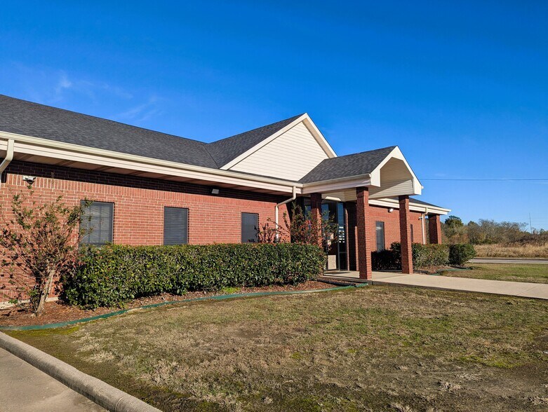 More Photos Of 8109 Smith Rd, Beaumont Office For Sale