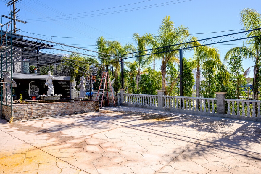 More Photos Of 6500 Foothill Blvd, Tujunga Restaurant For Sale