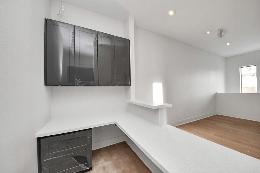 More Photos Of 220 Bella Katy Dr, Katy Office Residential For Lease