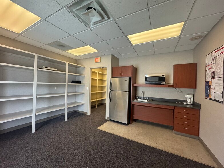 More Photos Of 1412 S Main St, Findlay General Retail For Sale