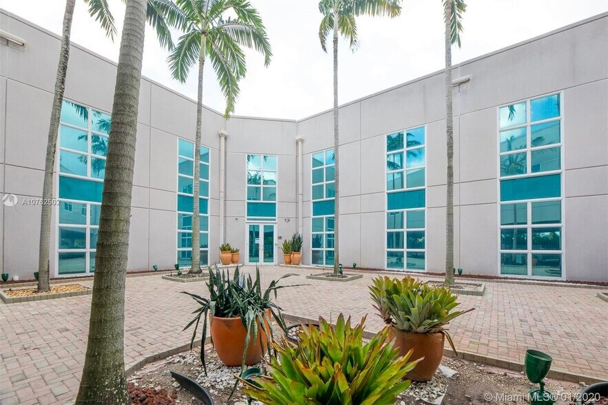 More Photos Of 10305 NW 41st St, Doral Office For Sale