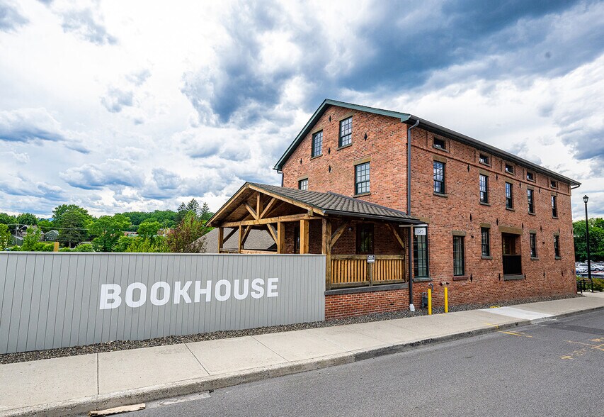 More Photos Of 125 Water St, Catskill Restaurant For Lease