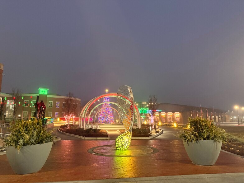 More Photos Of 127 SE 3rd St, Lees Summit Freestanding For Lease