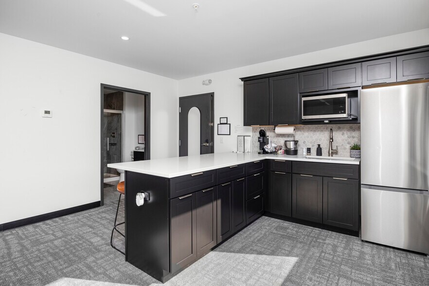 More Photos Of 419 E Market St, Sandusky Hotel For Sale