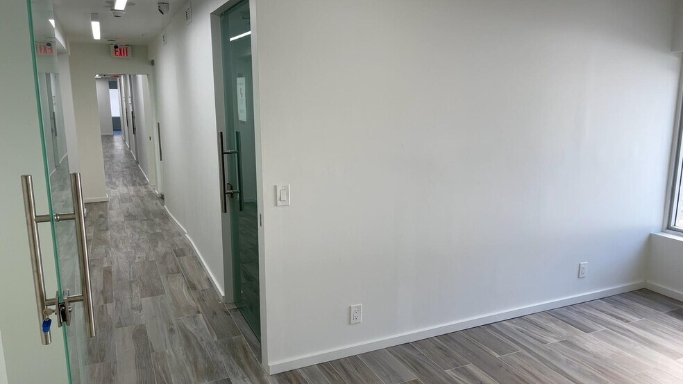 More Photos Of 39 NE 1st Ave, Miami Storefront Retail Office For Lease