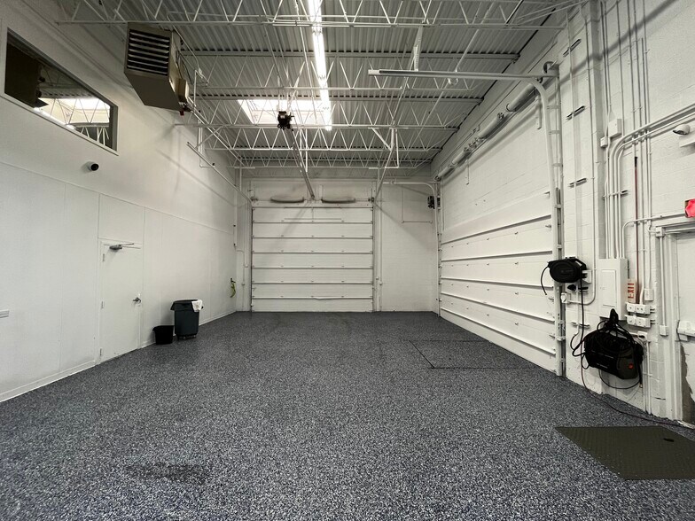 More Photos Of 1540 Hannah Ave, Forest Park Light Distribution For Sale