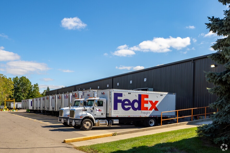 More Photos Of 4025 S Dye Rd, Swartz Creek Truck Terminal For Sale