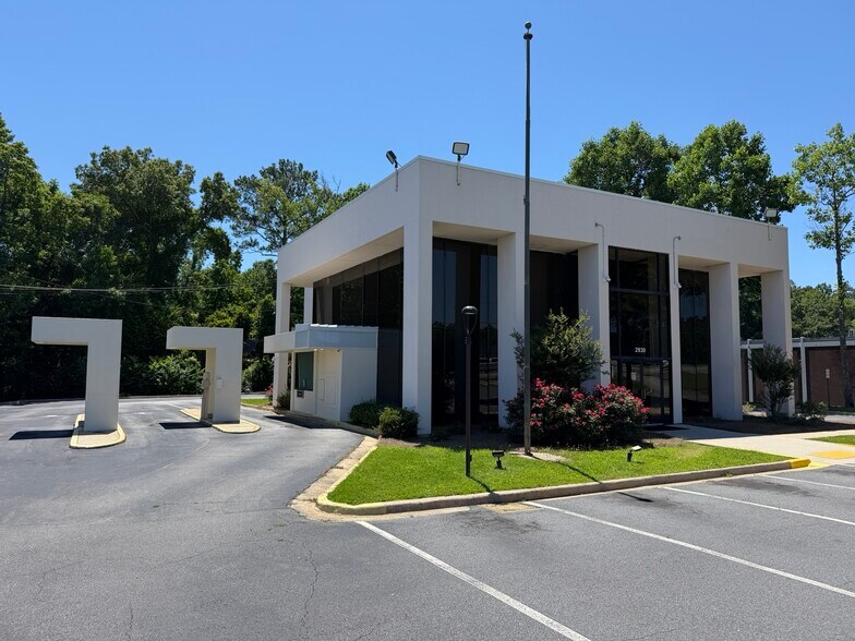 Primary Photo Of 2930 Riverside Dr, Macon-Bibb Storefront For Sale