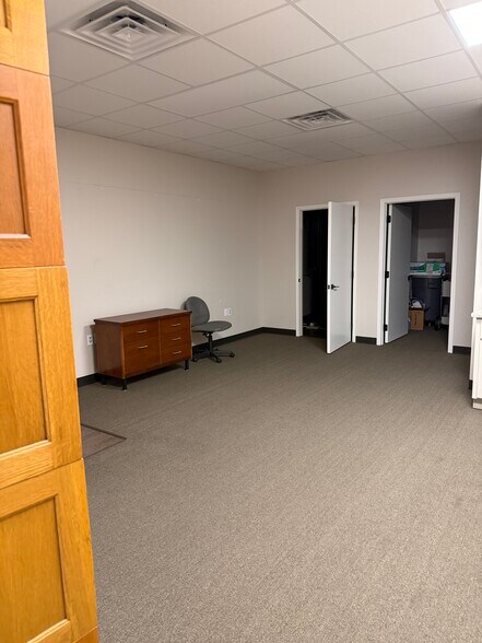 More Photos Of 3000 Gilmer Rd, Longview Storefront Retail Office For Lease