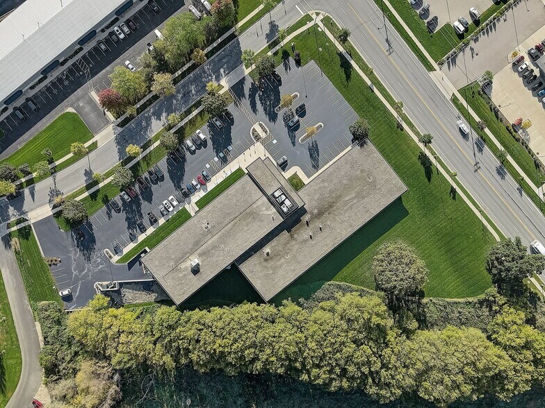 More Photos Of 2 Marsh Ct, Madison Flex For Sale