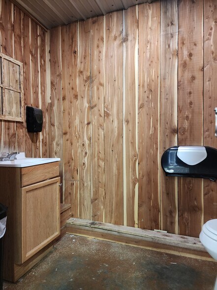 More Photos Of 122 W Richardson Ave, Puxico Restaurant For Sale