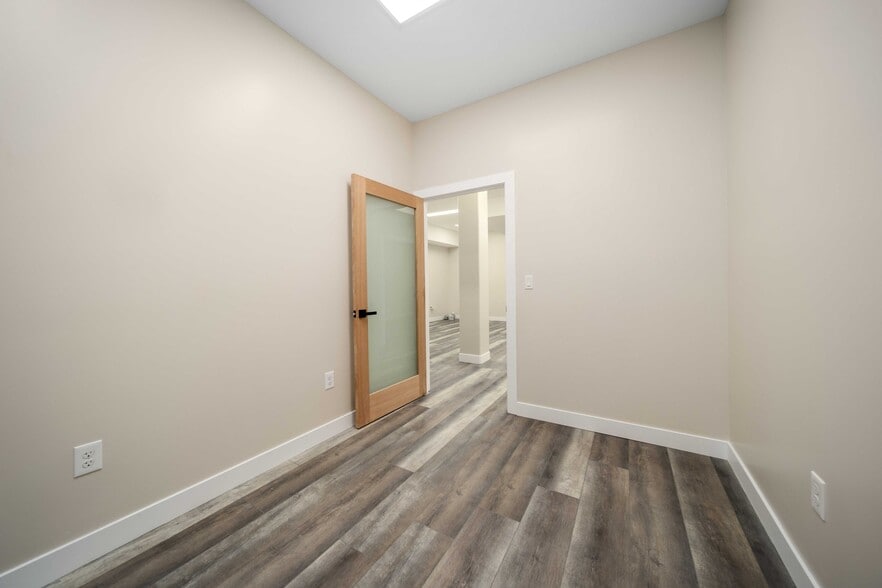 More Photos Of 465 E Palmdale Blvd, Palmdale Loft Creative Space For Lease