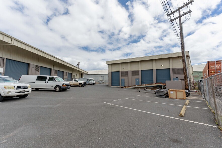 More Photos Of 2290 Alahao Pl, Honolulu Unknown For Lease