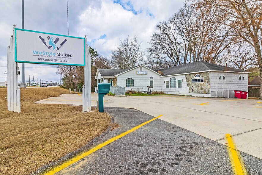 More Photos Of 4849 Mercer University Dr, Macon-Bibb Storefront For Sale