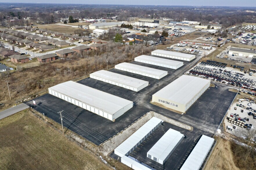 More Photos Of 5560 N 22nd St, Ozark Self Storage For Sale