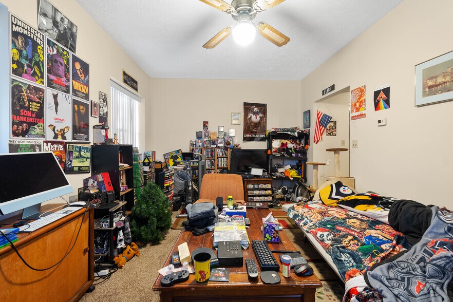 More Photos Of 700 5th Ave, Coraopolis Showroom For Sale