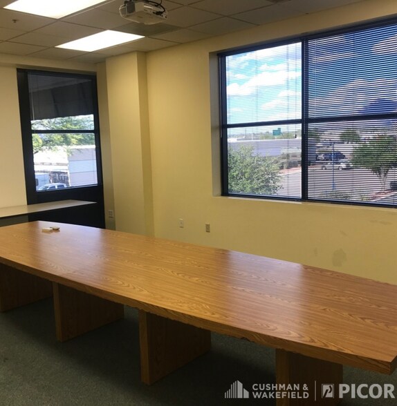 More Photos Of 3755 N Business Center Dr, Tucson Manufacturing For Lease