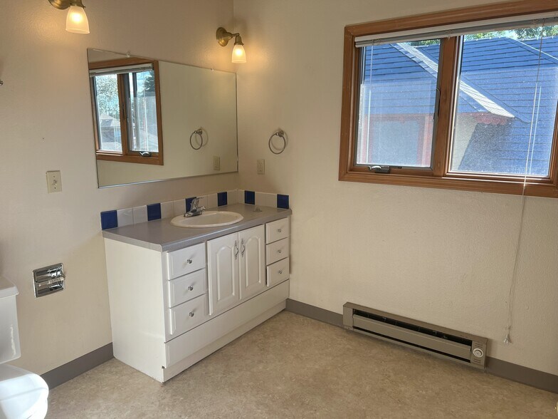 More Photos Of 2165 NE Multnomah St, Portland Apartments For Sale