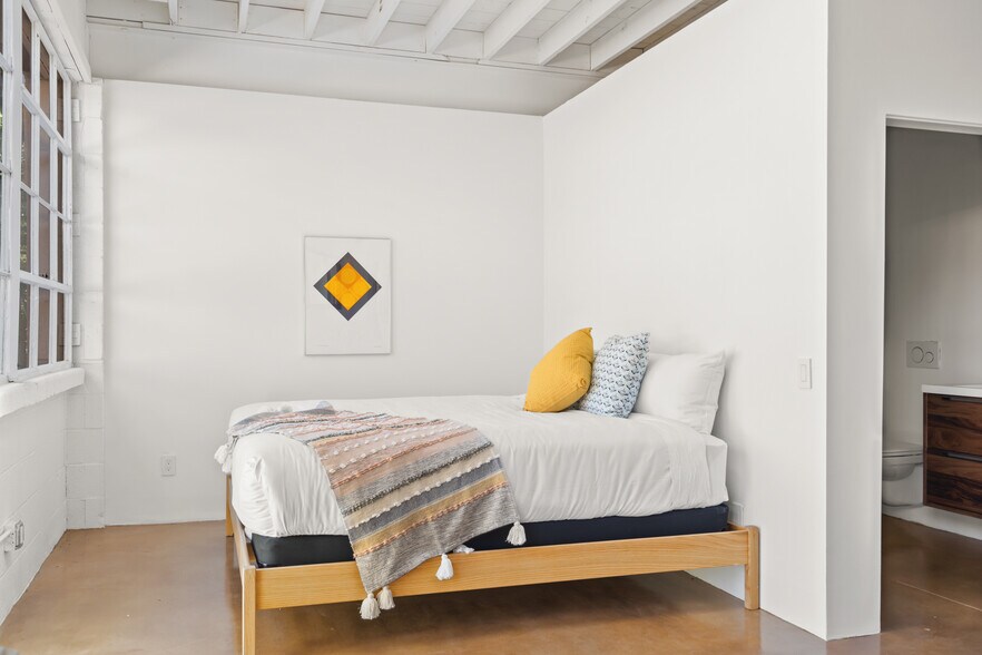More Photos Of 310 Johnson St, Santa Fe Specialty For Sale