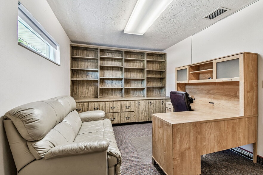 More Photos Of 321 S Lincoln Ave, Clearwater Medical For Sale