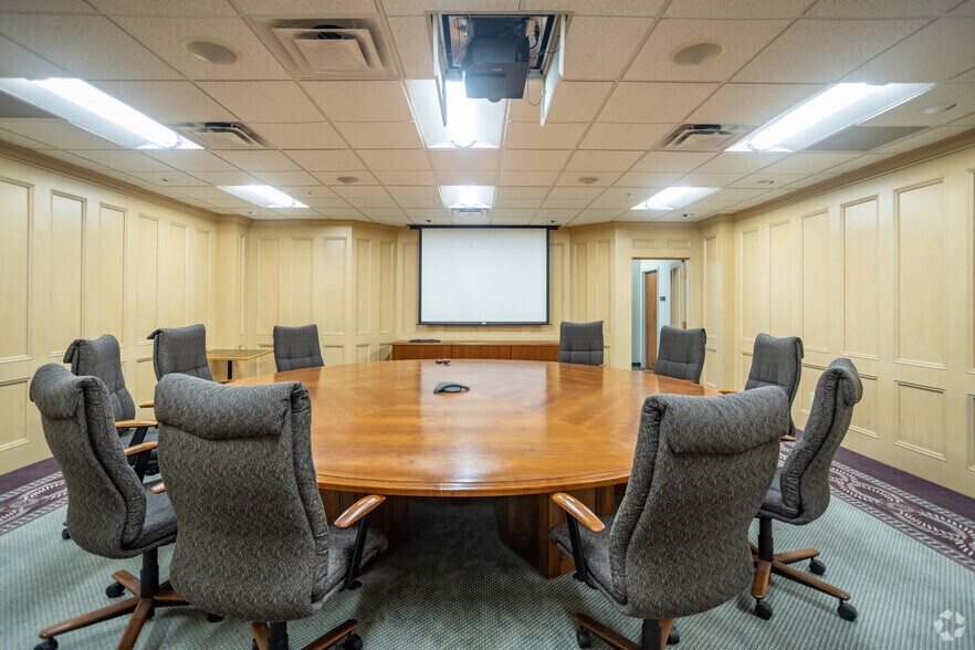 More Photos Of 300 Gleed Ave, East Aurora Office For Lease