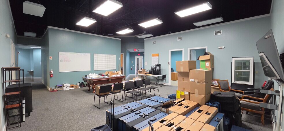 More Photos Of 13830 Jetport Commerce Pky, Fort Myers Warehouse For Lease