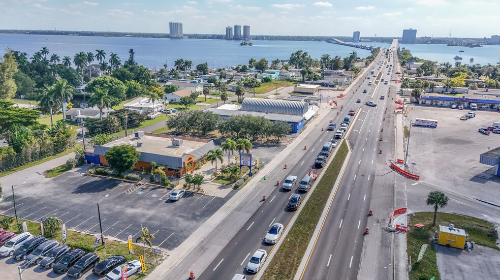 More Photos Of 1130 N Tamiami Trl, North Fort Myers Restaurant For Sale