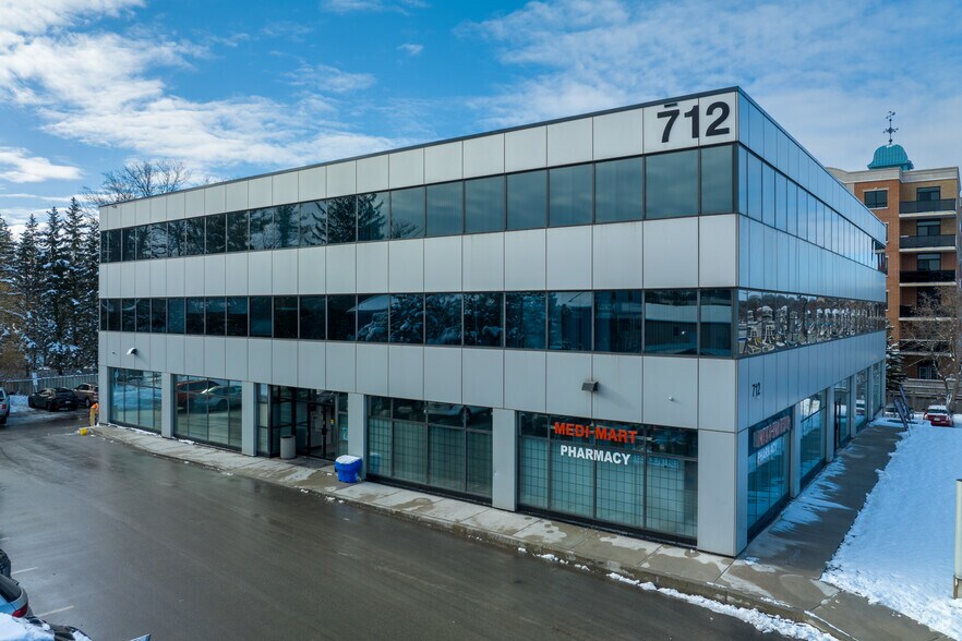Primary Photo Of 712 Davis Dr, Newmarket Medical For Sale