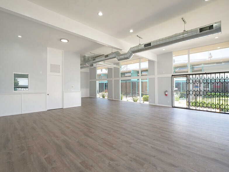 More Photos Of , San Pedro General Retail For Sale