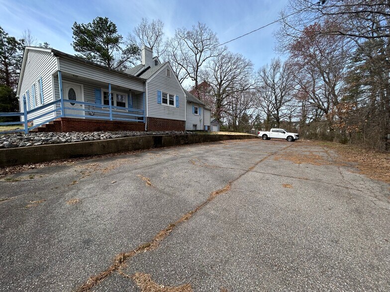 More Photos Of 7608 Hull Street Rd, Richmond Office For Sale