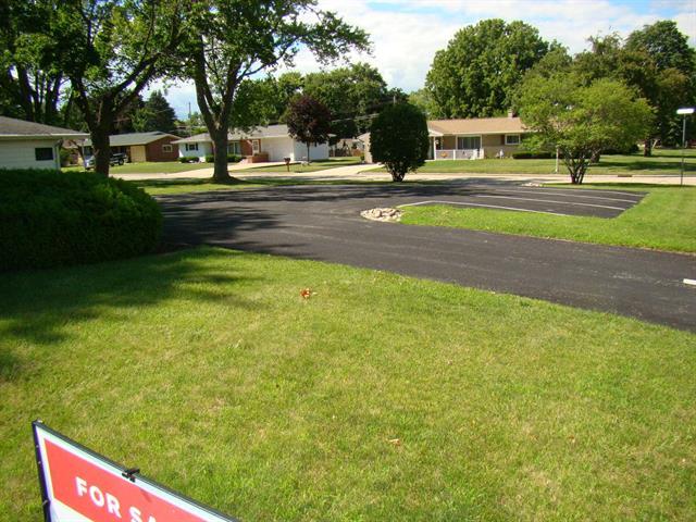 More Photos Of 718 Park Ave, Beaver Dam Office For Sale