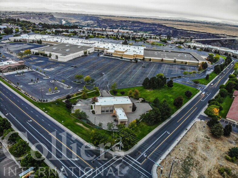 More Photos Of 1715 Pole Line Rd E, Twin Falls Bank For Sale