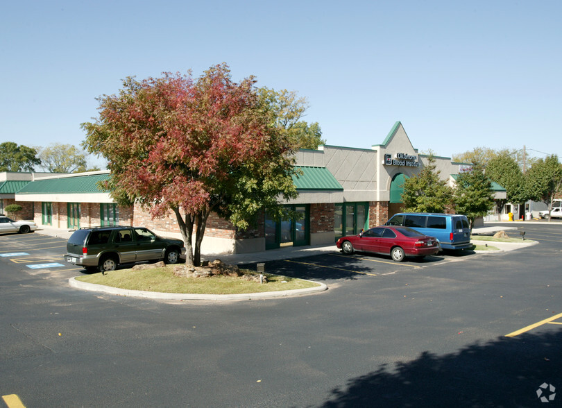 More Photos Of 1113 S Douglas Blvd, Midwest City Medical For Lease