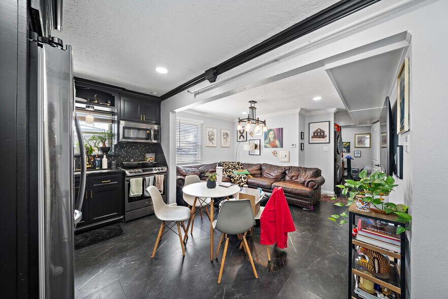More Photos Of 609 Sealy St, Galveston Apartments For Sale