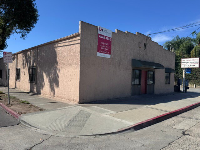 Primary Photo Of 1702 W 5th St, Santa Ana Flex For Lease