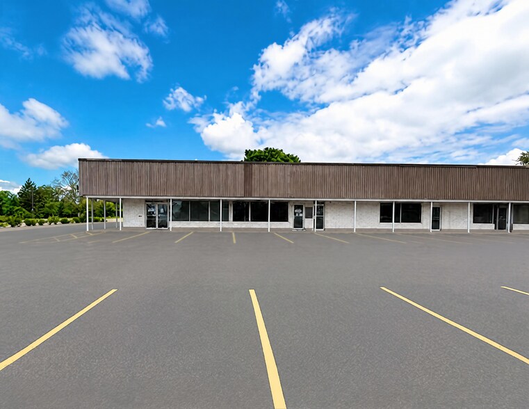 More Photos Of 1598 W Broadway St, Idaho Falls General Retail For Lease