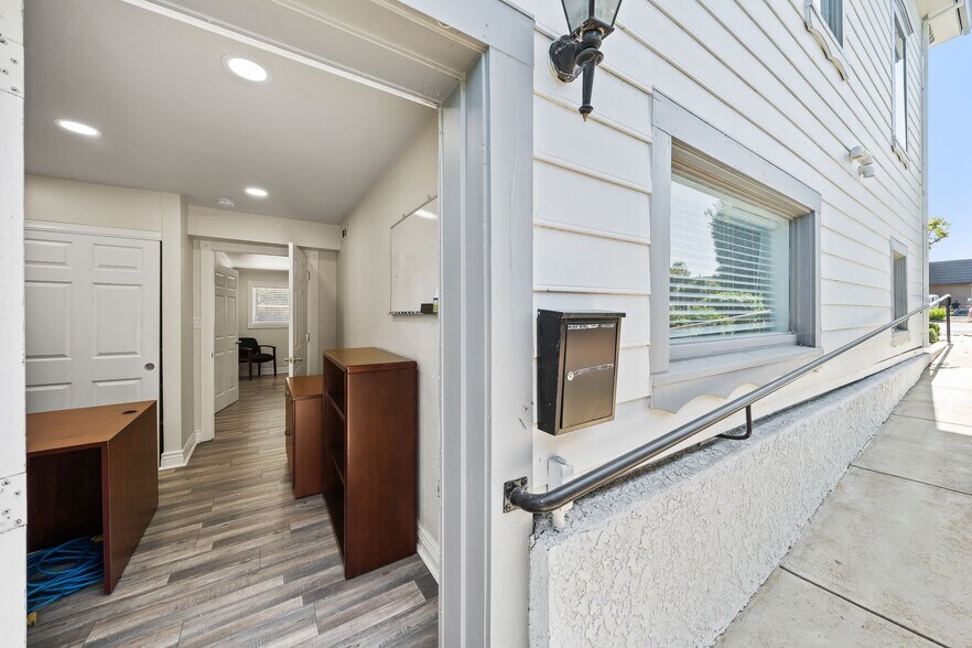 More Photos Of 8336 Brentwood Blvd, Brentwood Office Residential For Sale