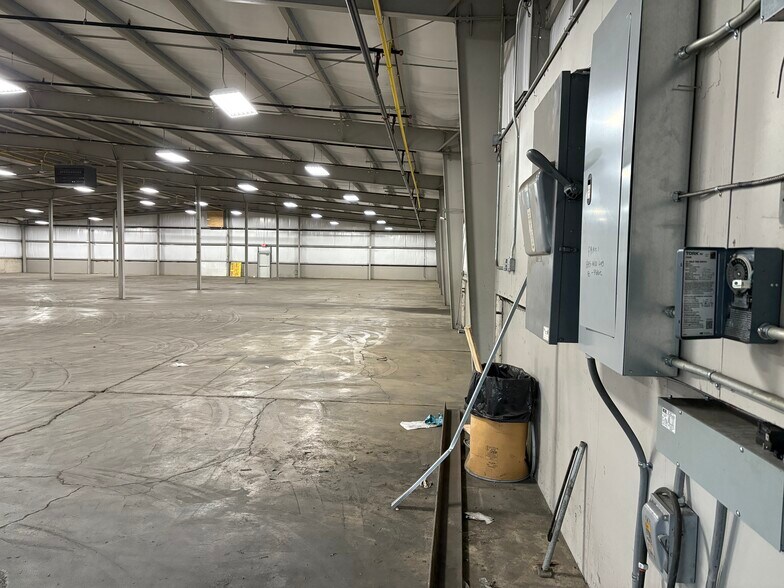 More Photos Of 140 Wilson Rd, Bentleyville Light Distribution For Lease