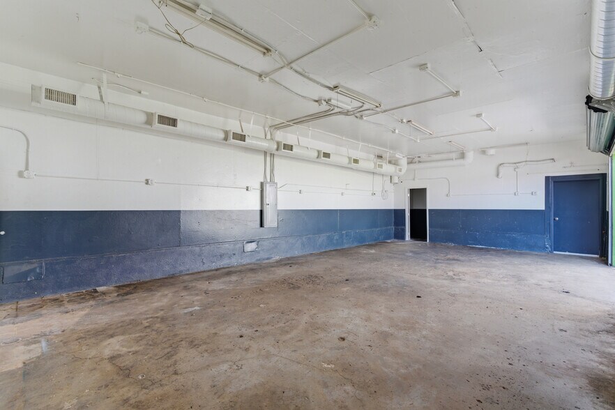 More Photos Of 8783 San Fernando Rd, Sun Valley Auto Repair For Lease