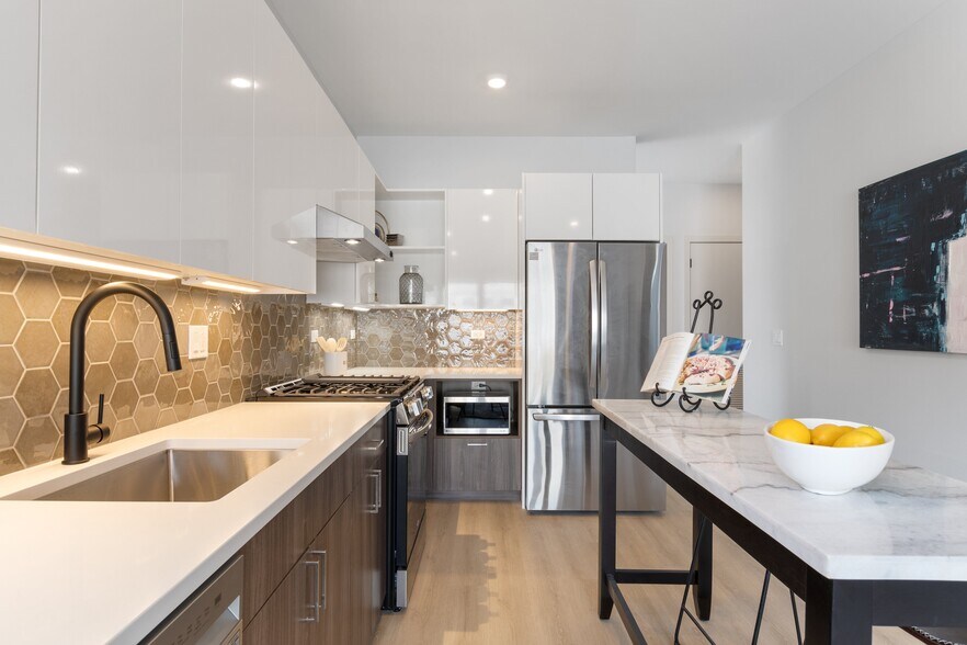 More Photos Of 4501 N Sheridan Rd, Chicago Apartments For Lease