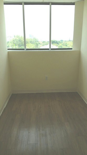 More Photos Of 333 Arthur Godfrey Rd, Miami Beach Office For Lease