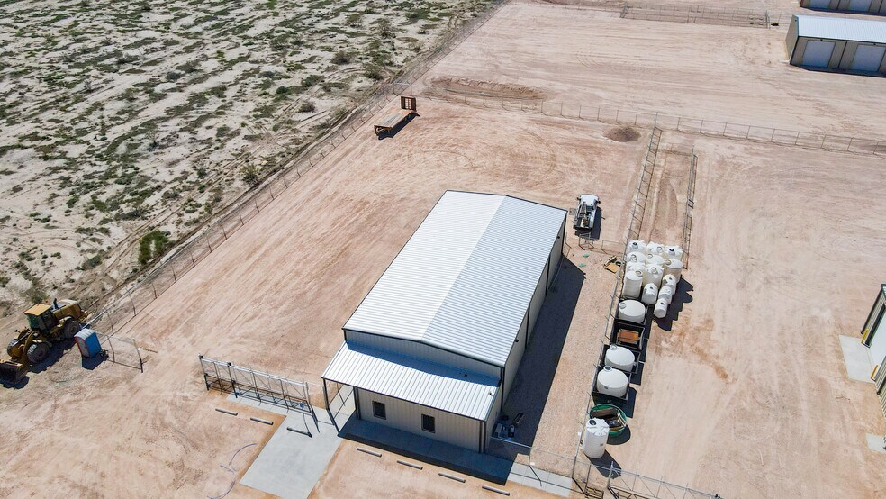 More Photos Of 2269 Ocotillo Dr, Pecos Industrial For Lease